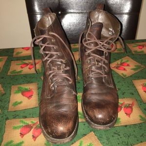 Brown Frye men boots so snugged on the feet 🦶🏽